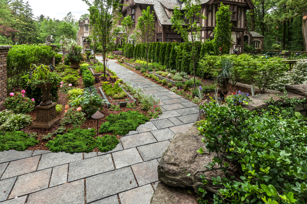 Источник вдохновения для домашнего уюта: участок и сад среднего размера в классическом стиле