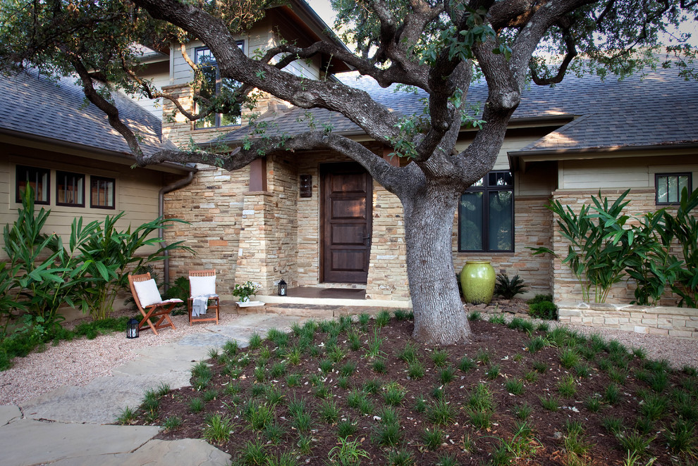 Photo of a contemporary front garden in Austin.
