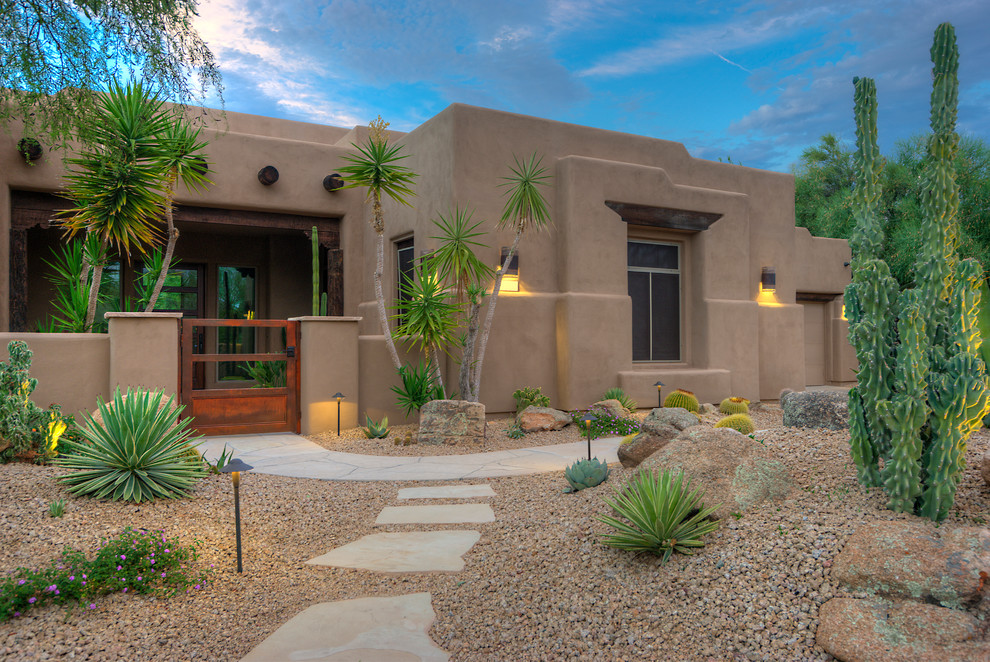 Design ideas for a large front xeriscape garden in Phoenix with gravel.