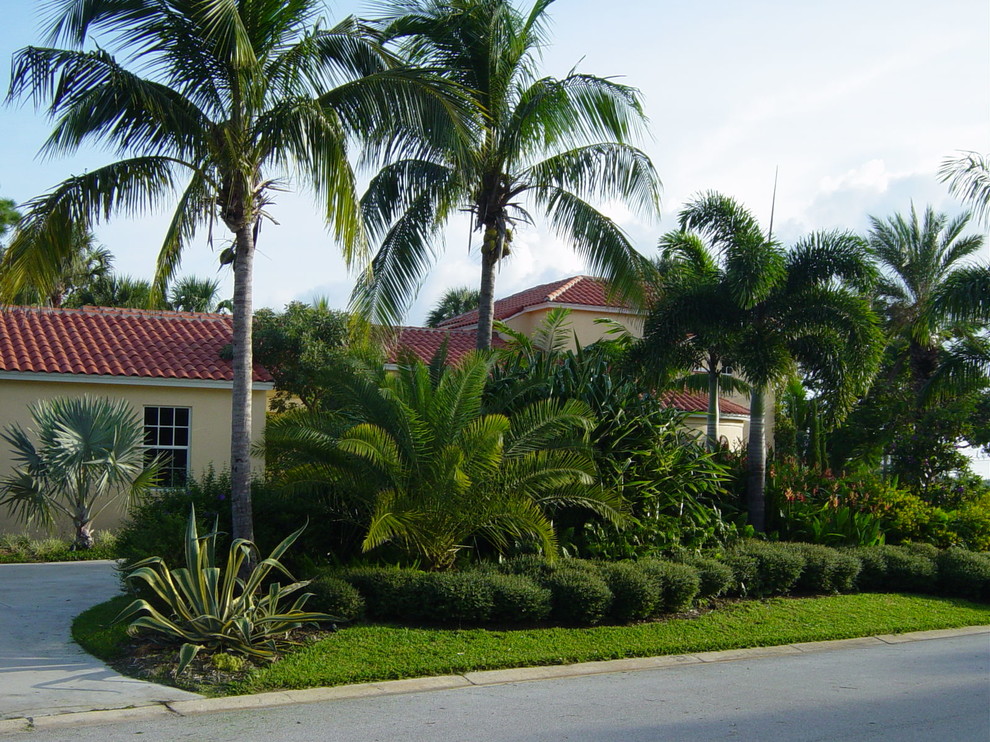 Photo of a mid-sized mediterranean drought-tolerant and partial sun side yard stone landscaping in Miami for summer.