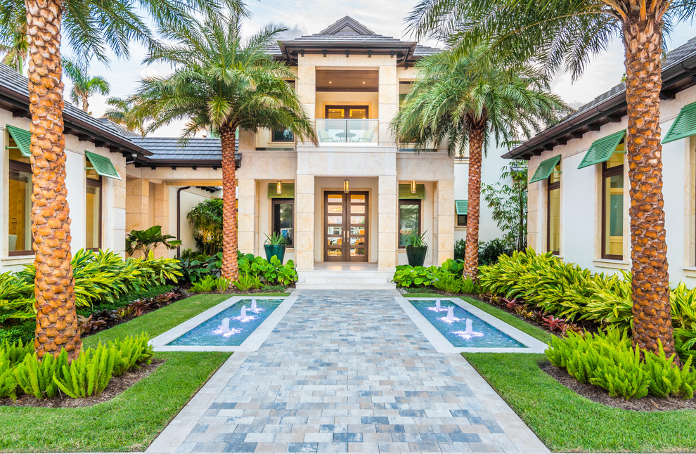 World-inspired front garden in Miami with a water feature.