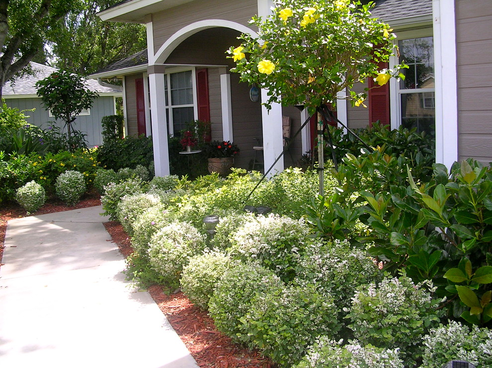 Photo of a medium sized traditional front partial sun garden in Orlando with concrete paving.