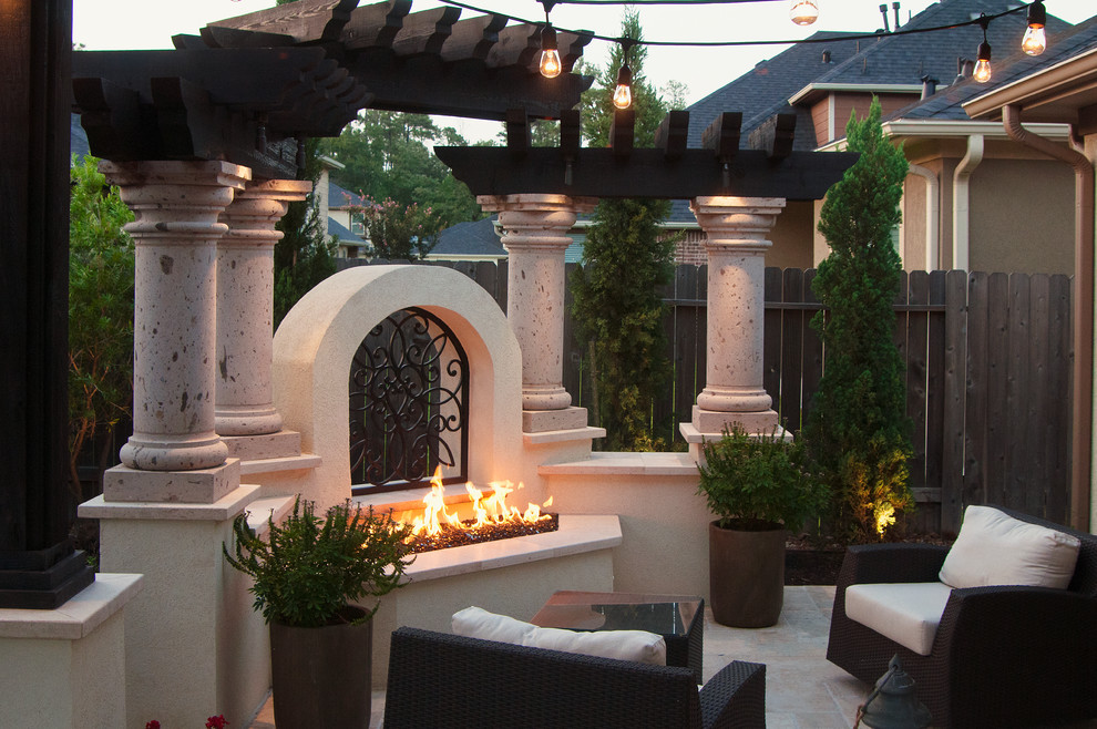 This is an example of a classic patio in Houston.