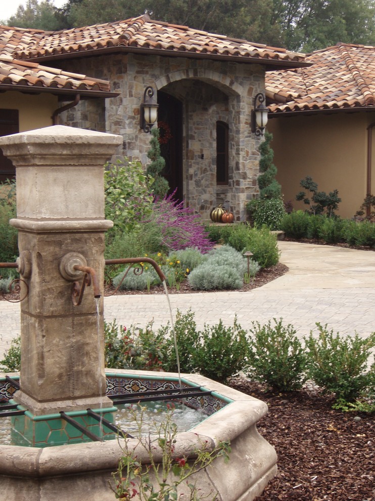 Design ideas for a mediterranean landscaping in Seattle.