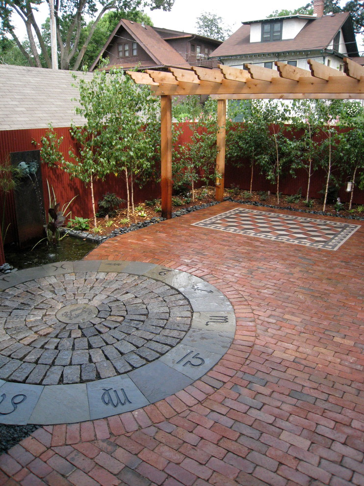 Idee per un giardino boho chic di medie dimensioni e dietro casa con pavimentazioni in mattoni