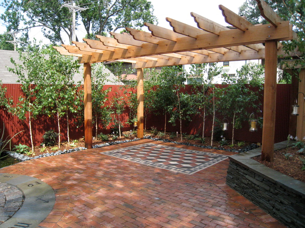 Esempio di un giardino bohémian di medie dimensioni e dietro casa con pavimentazioni in mattoni