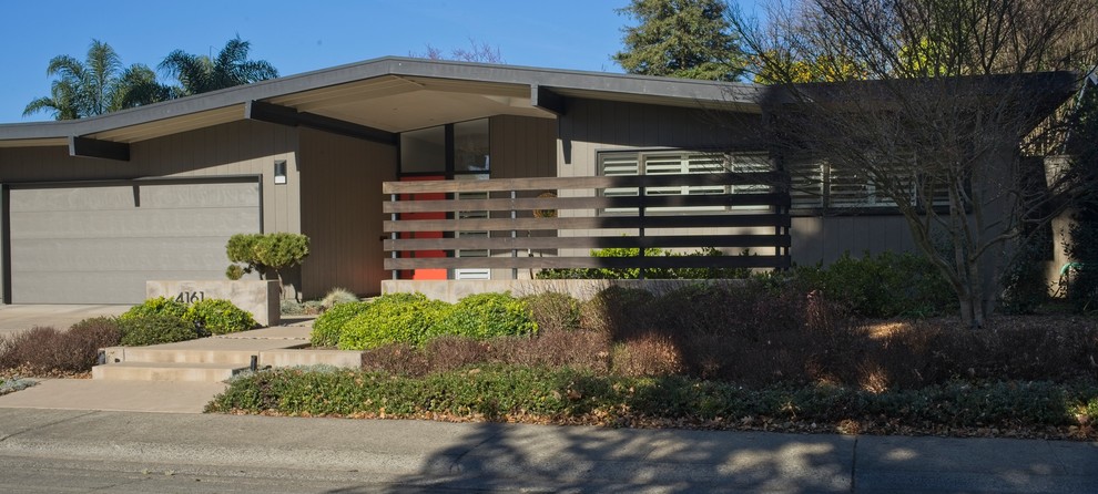 Two mid-century modern front yards - Midcentury - Landscape