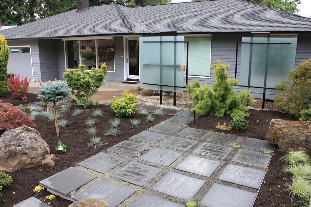 Idee per un giardino design esposto in pieno sole di medie dimensioni e davanti casa con fontane e pacciame