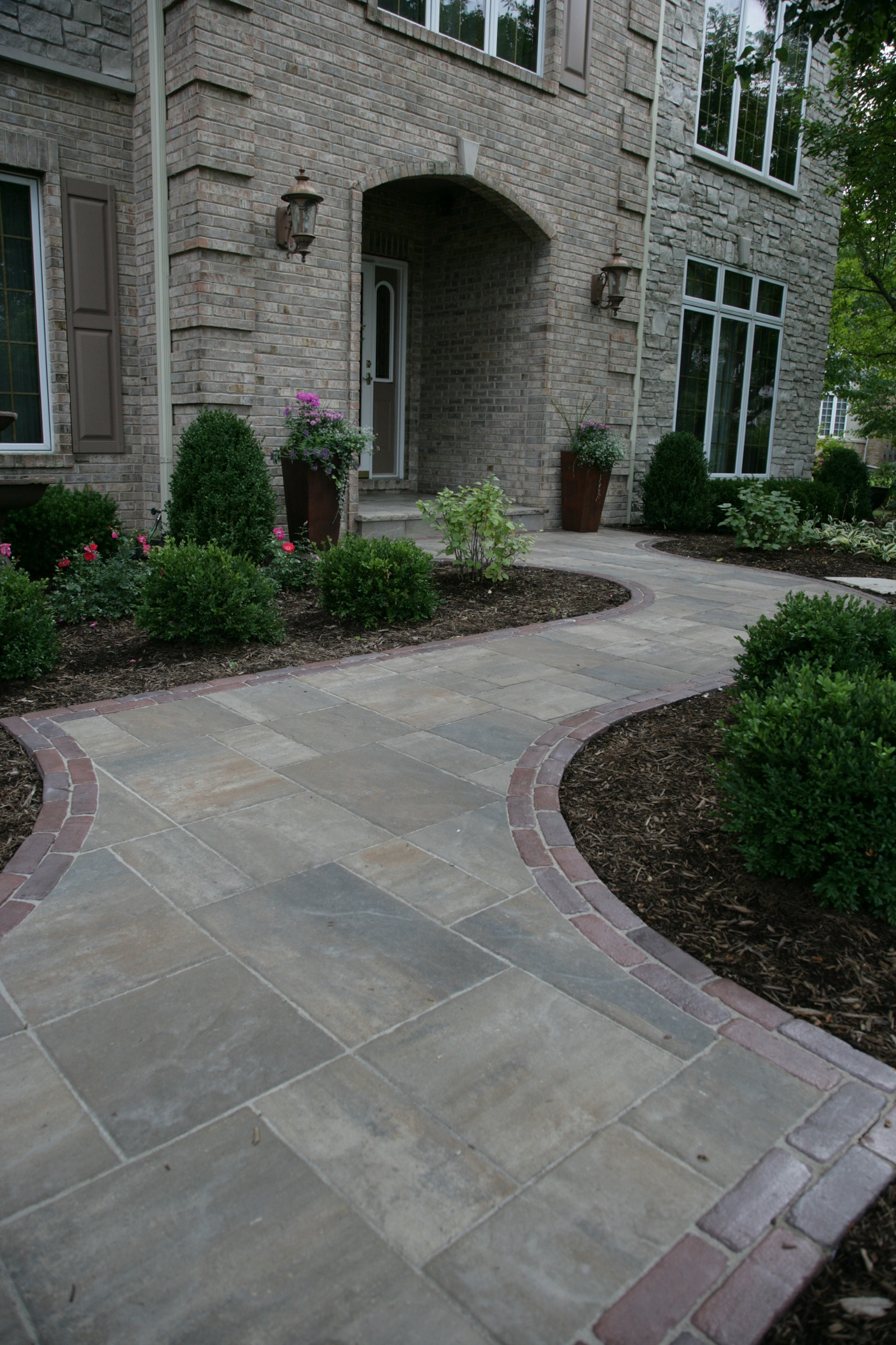 Grey Outdoor with a Retaining Wall - November 2022 | Houzz AU