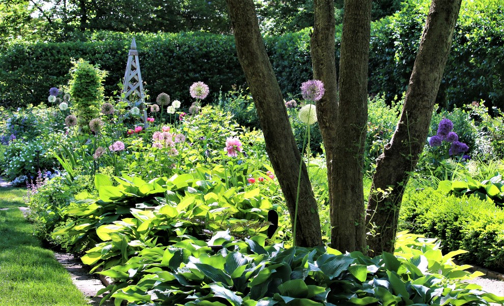 Ispirazione per un giardino vittoriano esposto in pieno sole in primavera