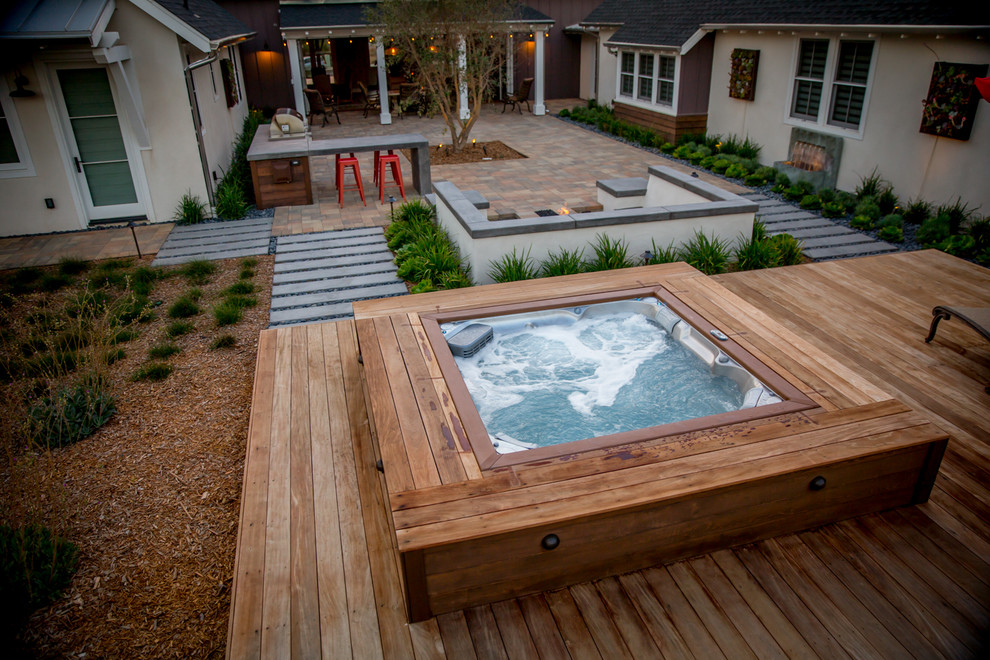 Photo of a contemporary garden in San Diego.