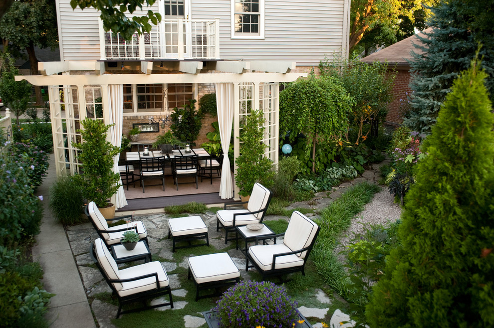 Design ideas for an eclectic landscaping in Milwaukee.