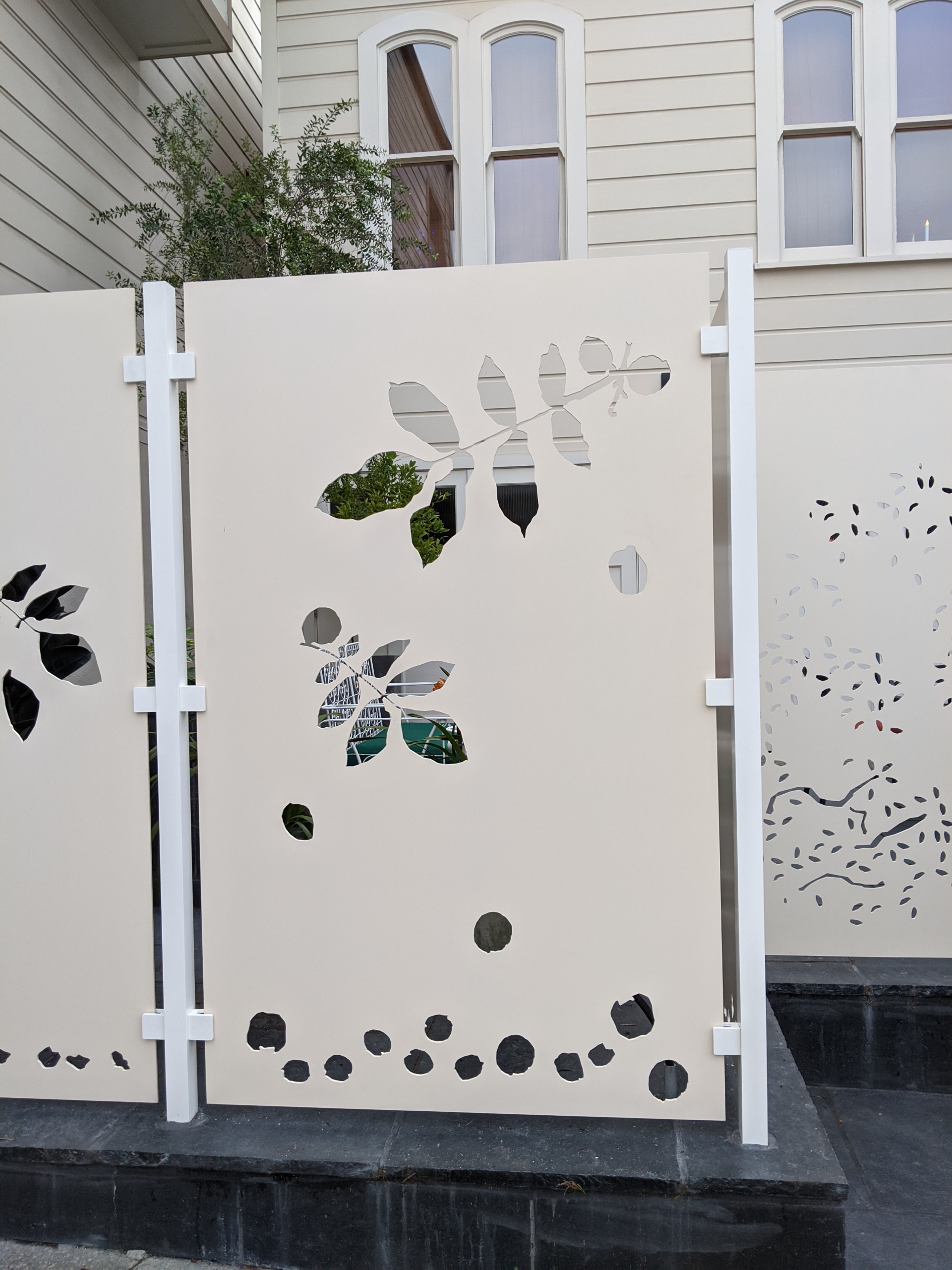 springhetti custom outdoor living on 75 Beautiful White Privacy Landscaping Pictures Ideas March 2021 Houzz