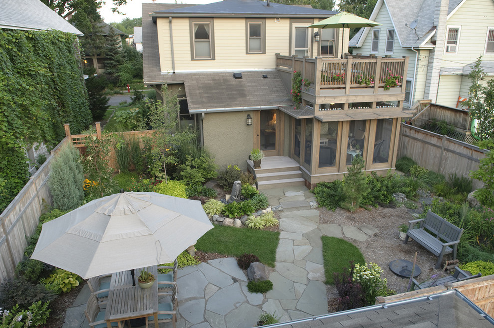 Источник вдохновения для домашнего уюта: участок и сад на заднем дворе в современном стиле