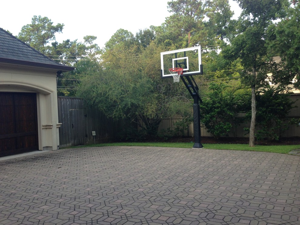 Design ideas for a large traditional front partial sun garden in Houston with an outdoor sport court.