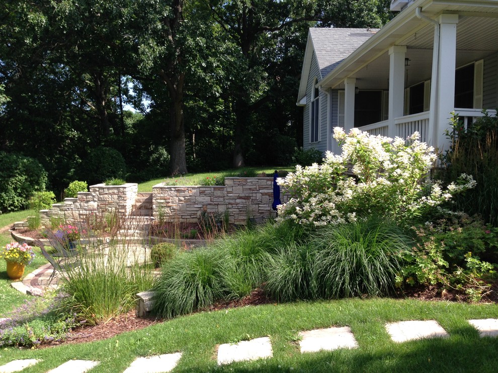 This is an example of a farmhouse landscaping in Chicago.