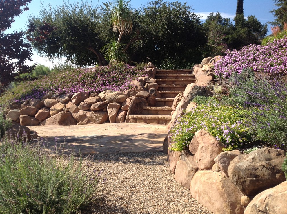 Inspiration for a large traditional full sun backyard gravel landscaping in Los Angeles.