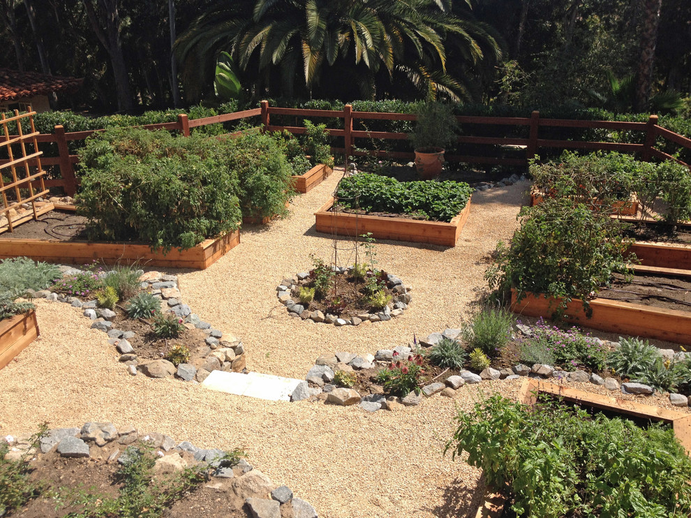 Foto di un orto in giardino mediterraneo