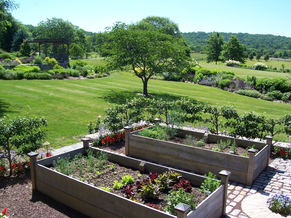 Exempel på en klassisk trädgård, med en köksträdgård