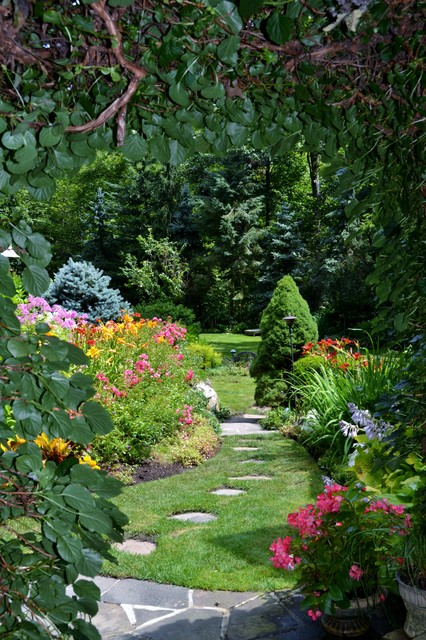 Vibrant Garden Backyard - Traditional - Garden - New York - by Scenic Landscaping  Houzz AU