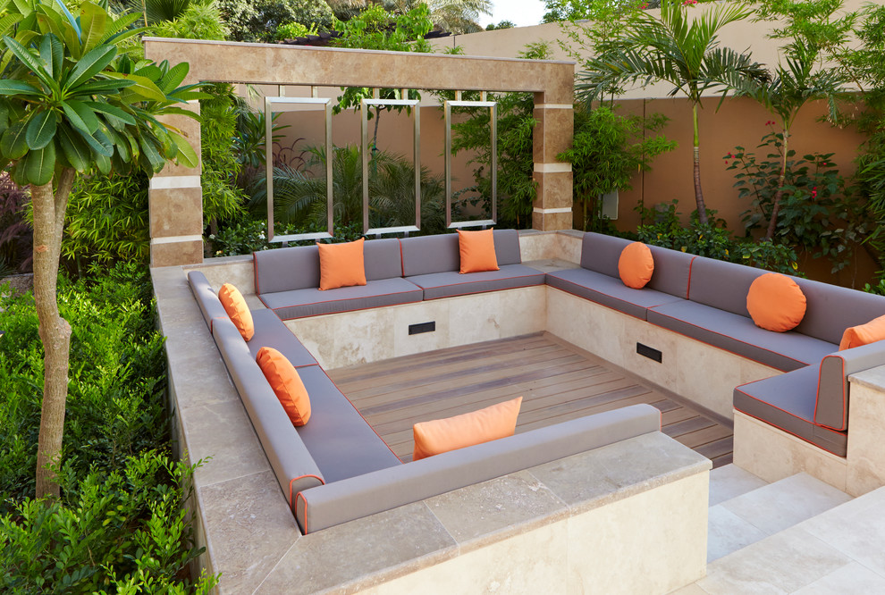 Ispirazione per un grande giardino formale minimalista esposto in pieno sole dietro casa in estate con pedane