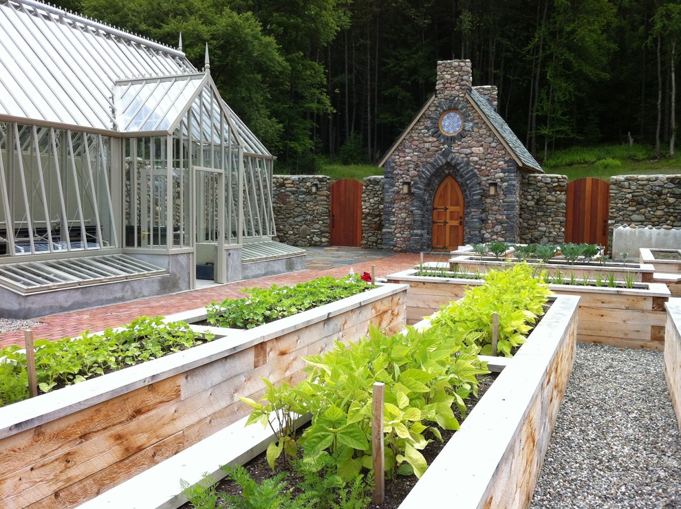 Diseño de jardín de estilo de casa de campo con huerto