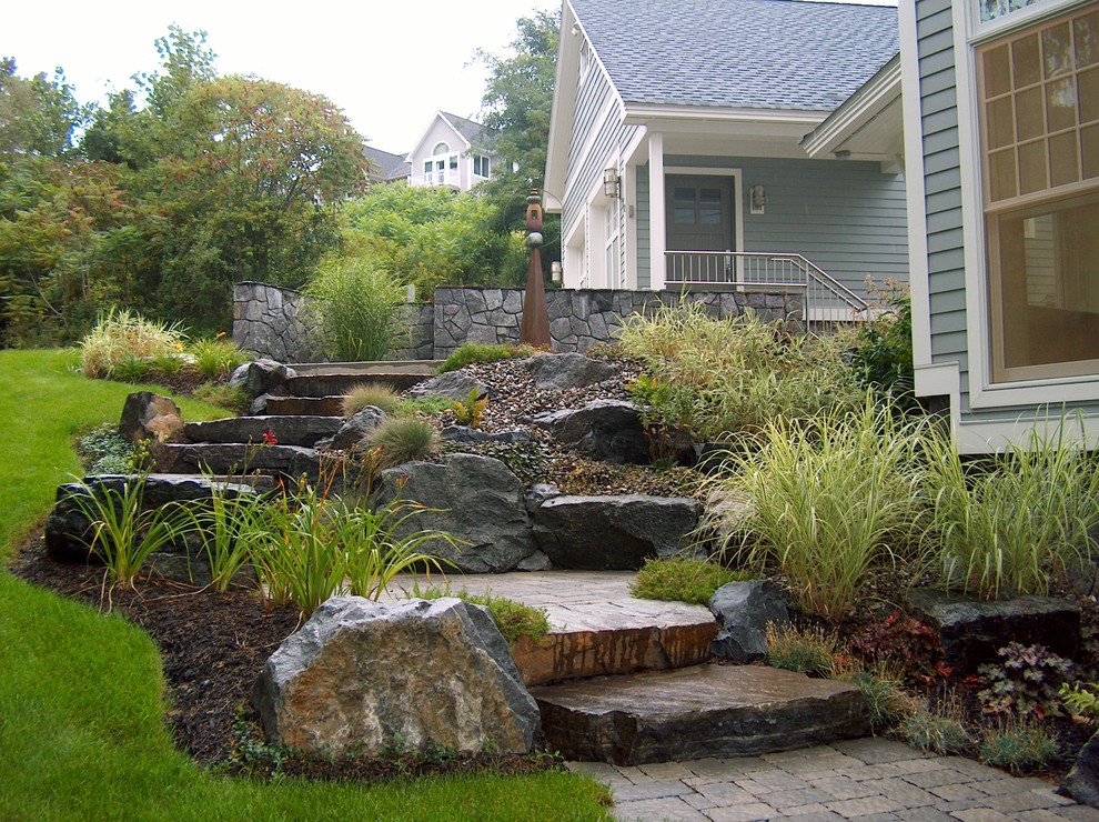 Design ideas for a traditional landscaping in New York.