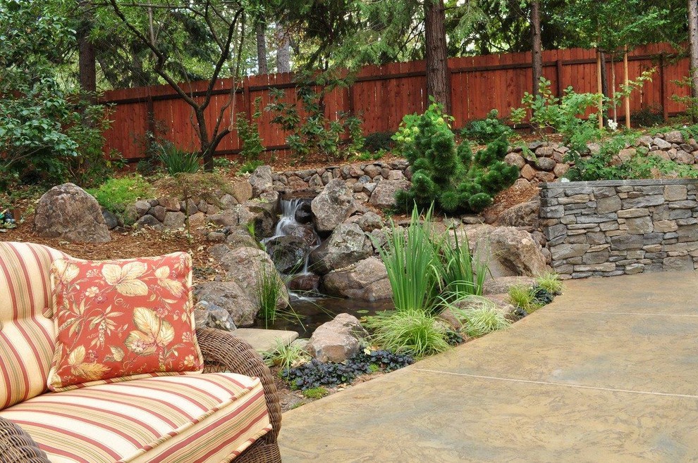 Photo of a transitional landscaping in Sacramento.