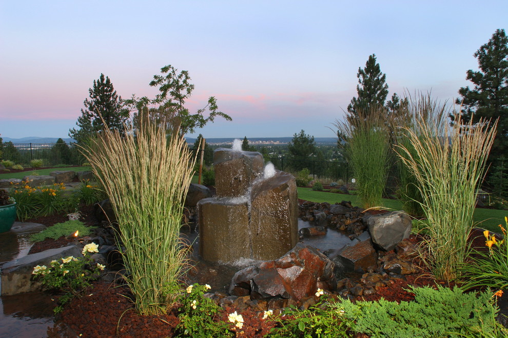 Design ideas for a contemporary landscaping in Portland.