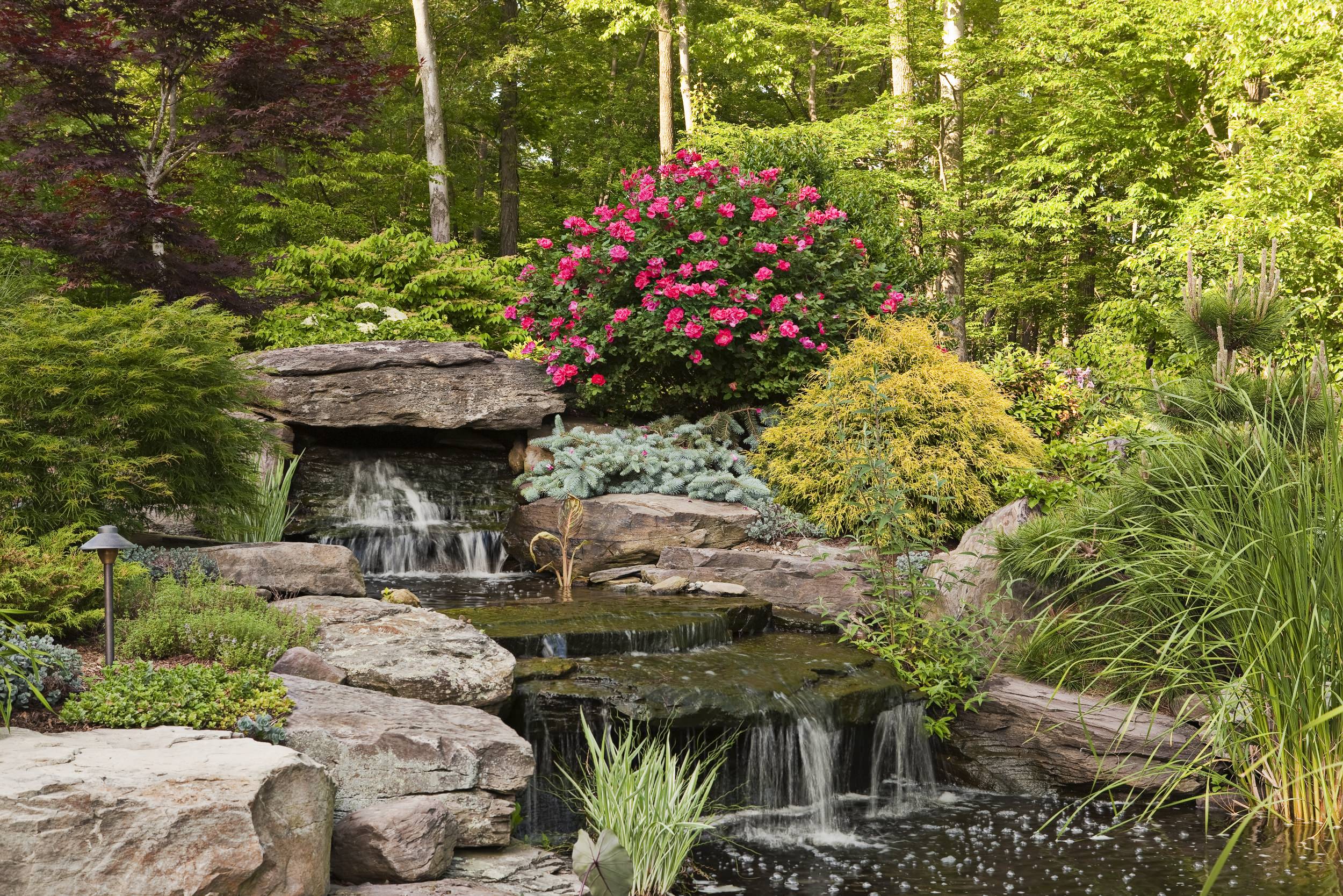 Как сделать водопад в саду своими руками: роем котлован, стелим гидроизоляцию