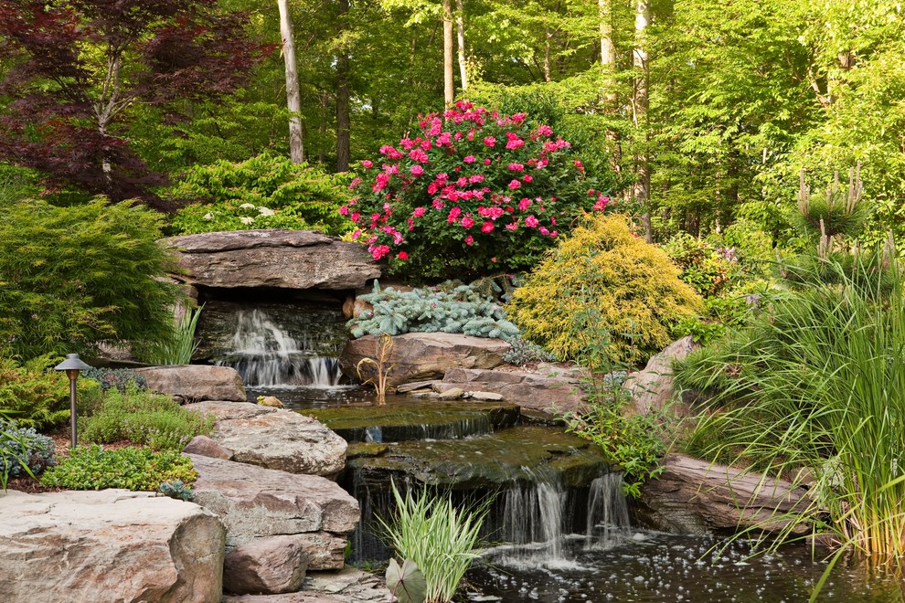 Design ideas for a classic garden in New York with a water feature.