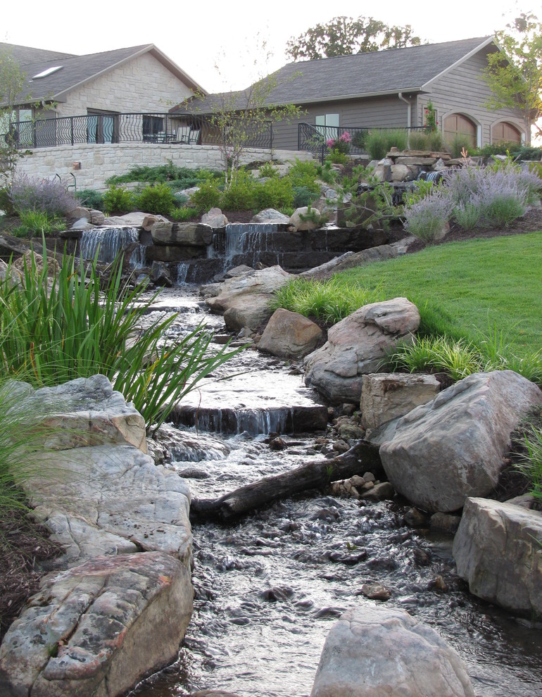 Design ideas for a traditional landscaping in St Louis.