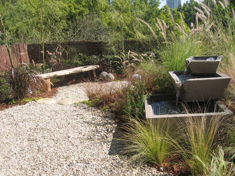 Inspiration for a contemporary water fountain landscape in Los Angeles.