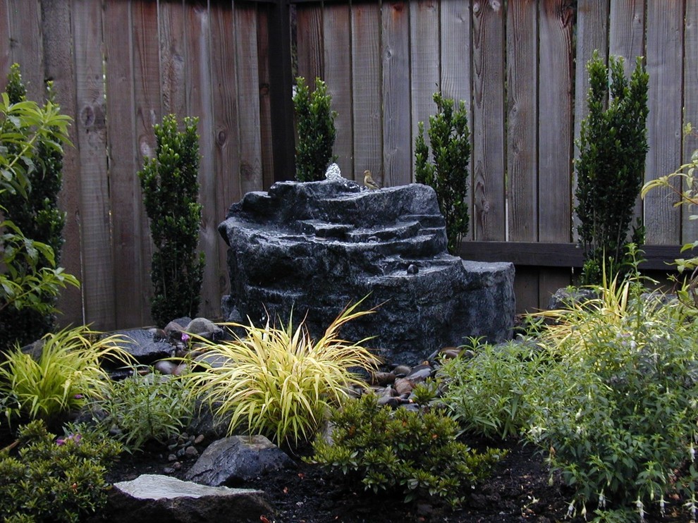 Inspiration for a medium sized world-inspired garden in Portland.