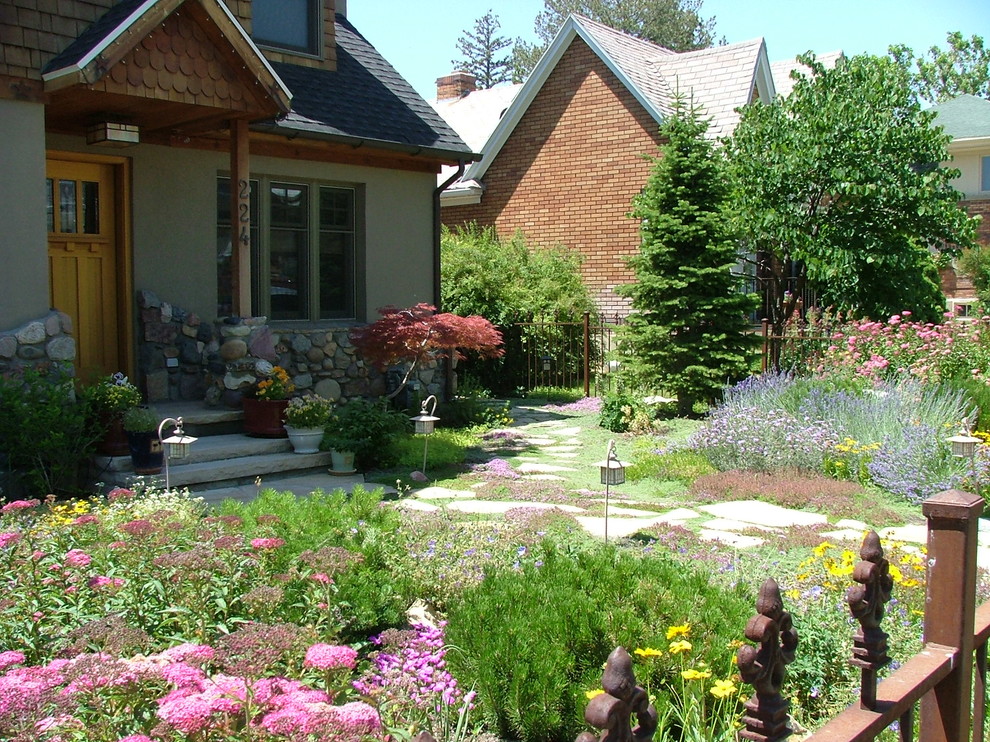 Photo of a traditional landscaping in Salt Lake City.