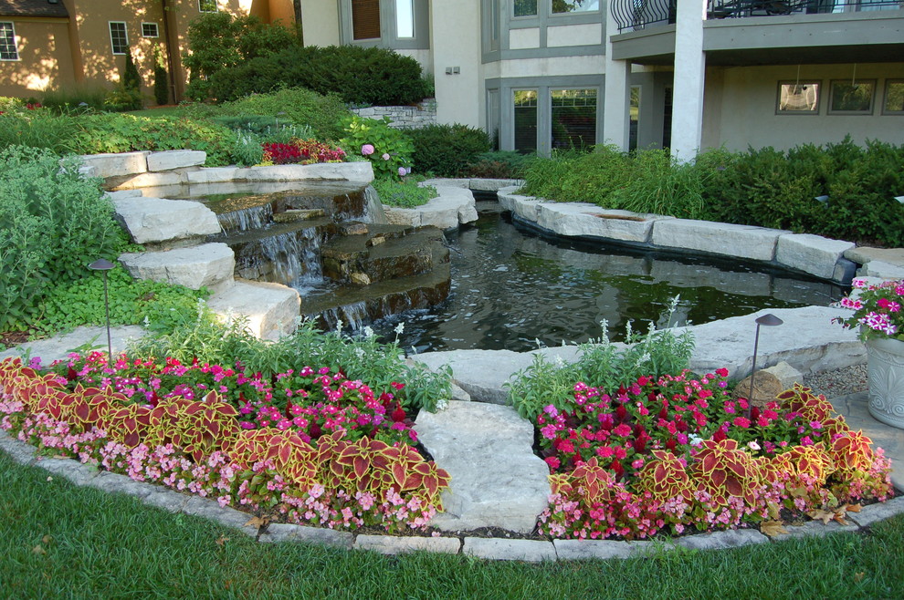 Inspiration for a traditional garden in Minneapolis.