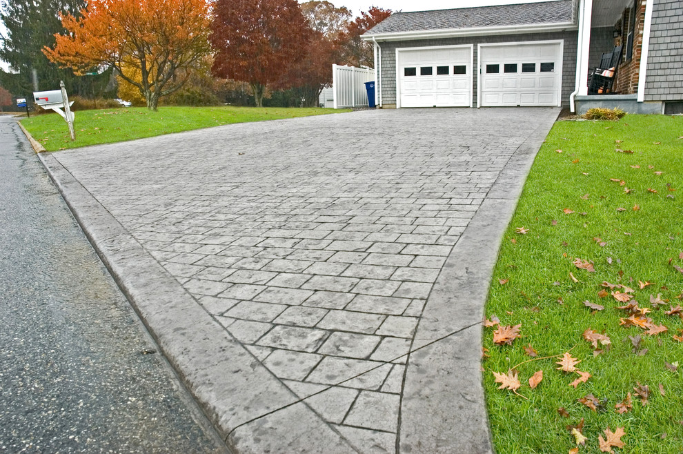 Inspiration for a mid-sized front yard driveway in New York.