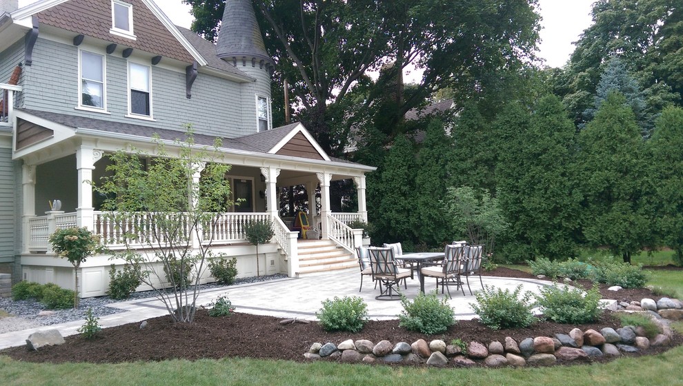 This is an example of a traditional garden in Milwaukee.