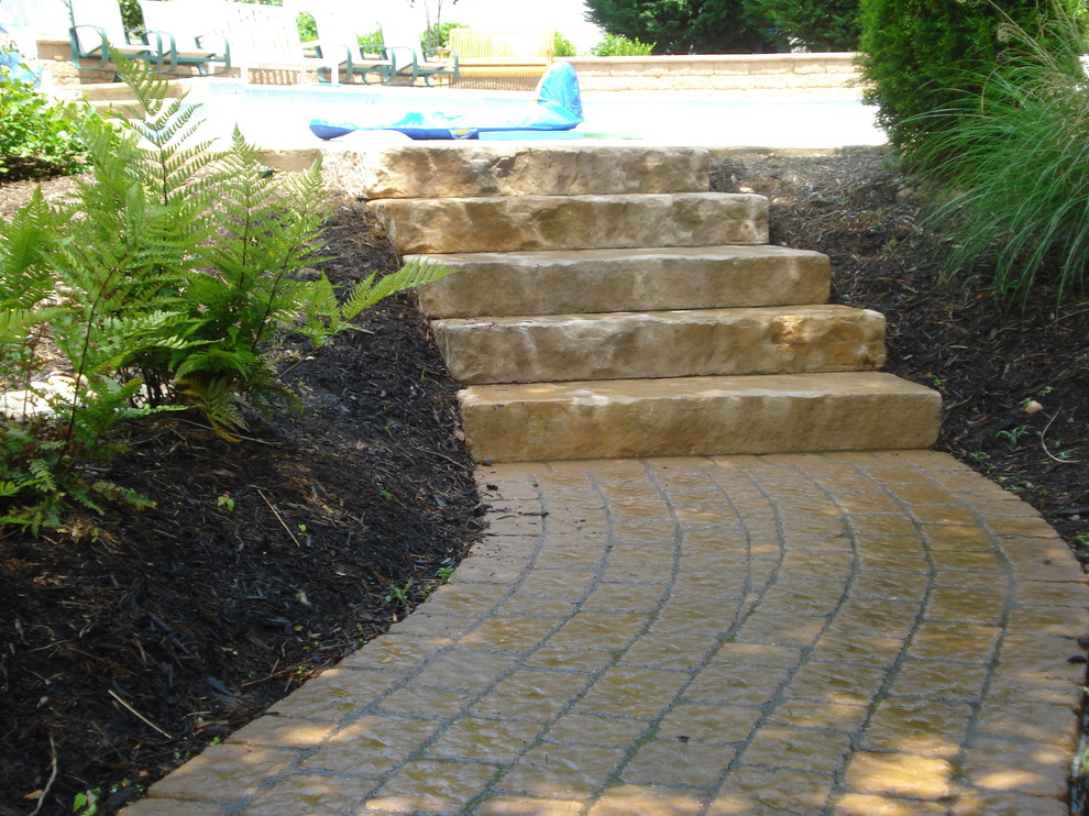Photo of a contemporary landscaping in Richmond.