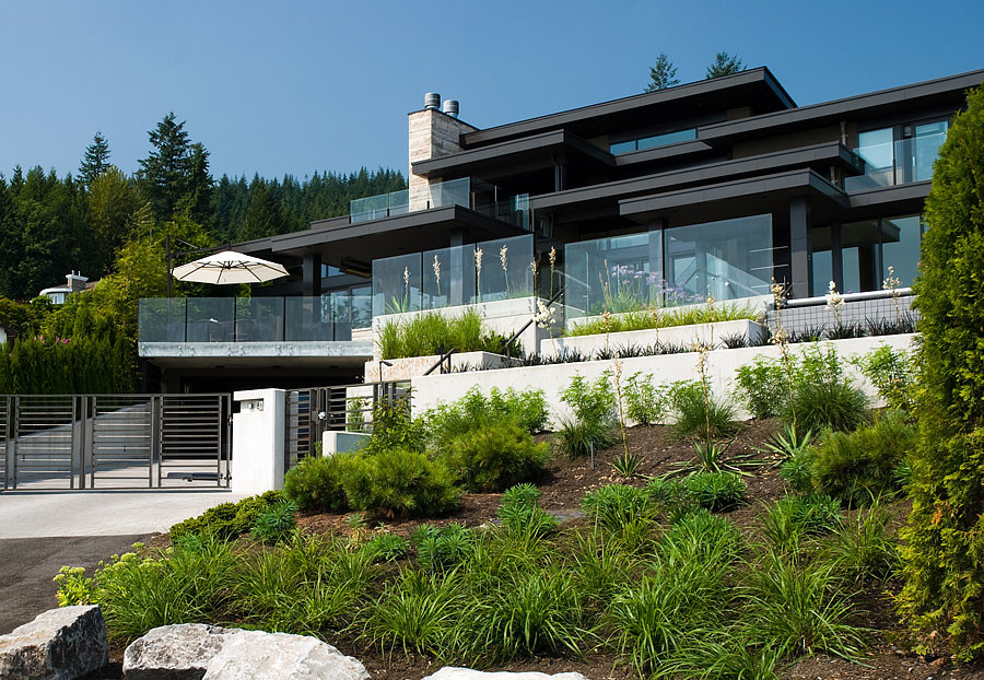 Photo of a contemporary landscaping in Vancouver.