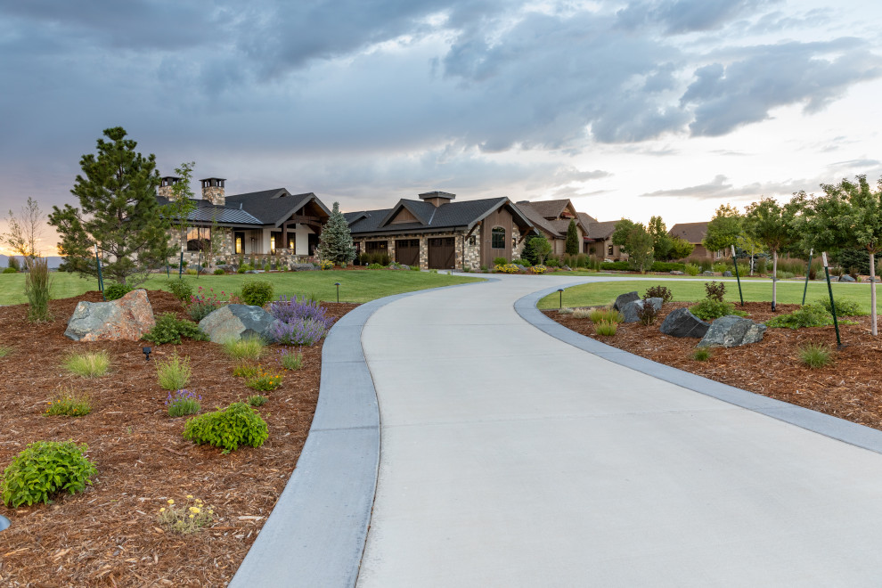 Design ideas for a huge craftsman rock and full sun front yard mulch driveway in Denver.