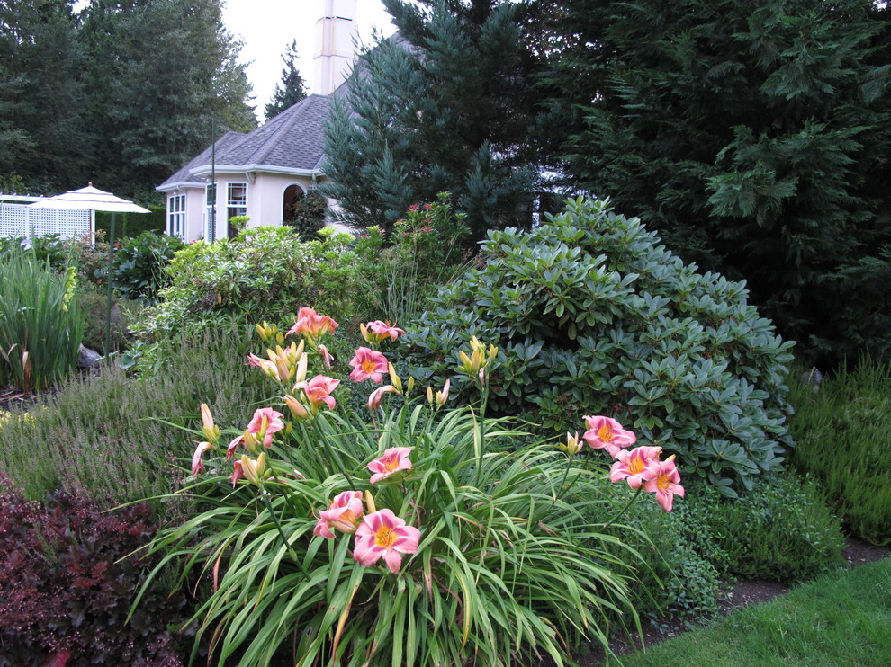 Wildcreek Manor - Traditional - Landscape - Seattle - by LIFESTYLE ...