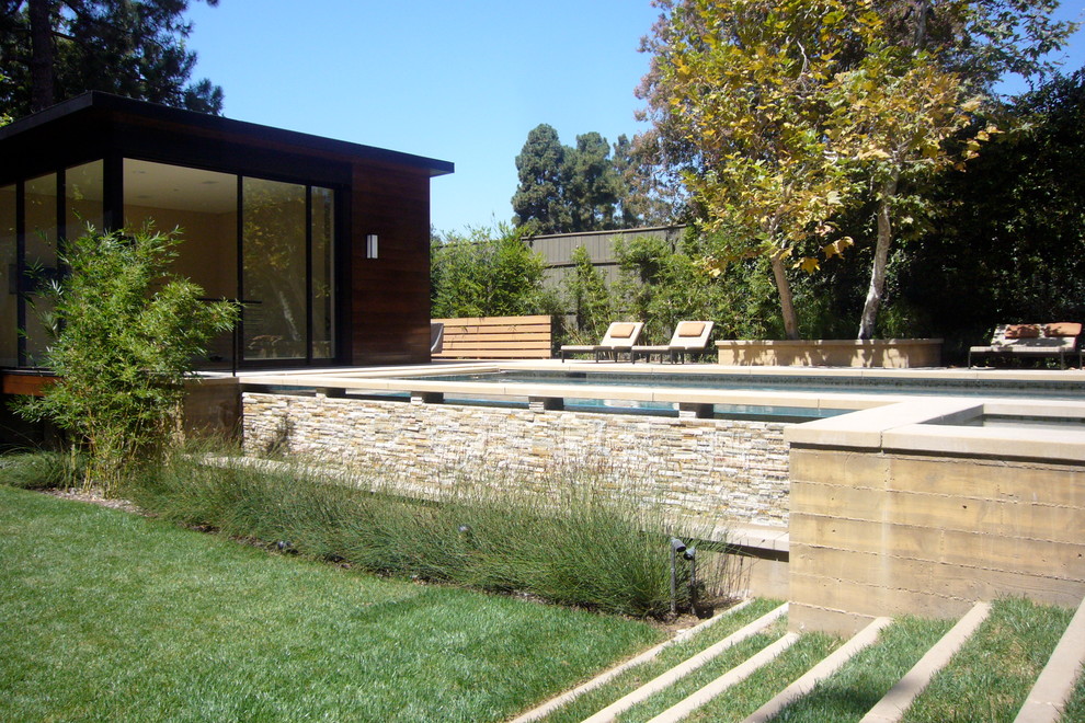 Пример оригинального дизайна: участок и сад в стиле модернизм