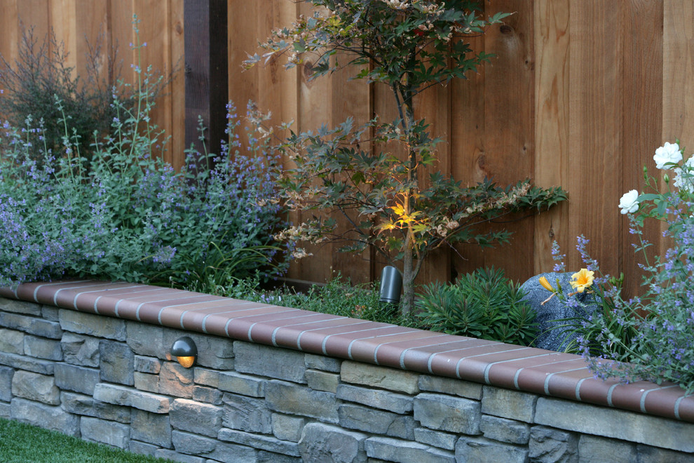 Design ideas for a large traditional back garden in San Francisco with natural stone paving.