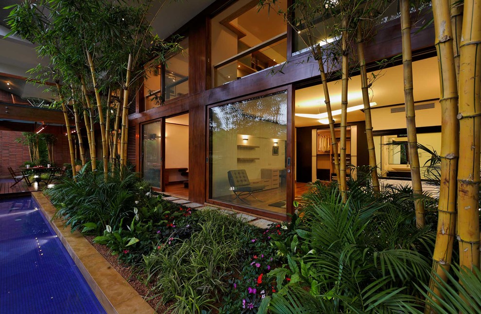 Design ideas for a contemporary landscaping in Bengaluru.