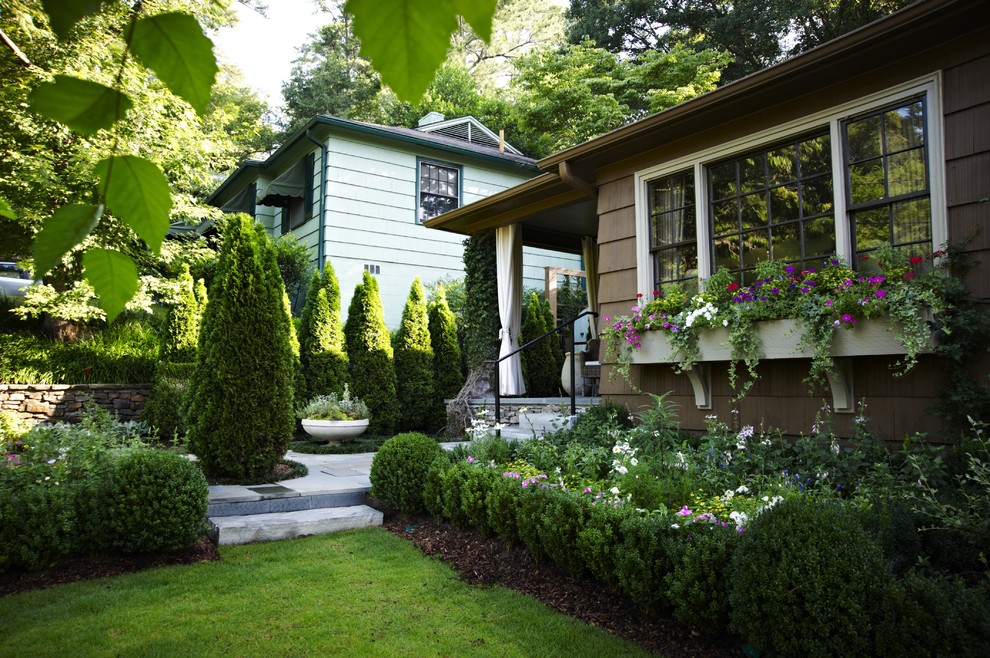 Photo of a traditional landscaping in Birmingham.
