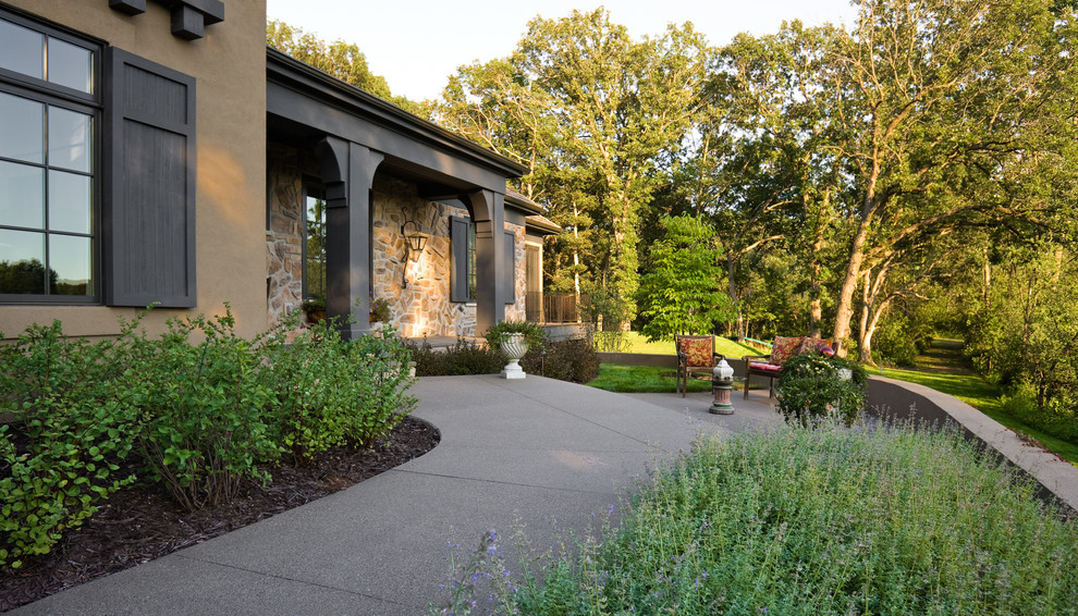 This is an example of a contemporary front yard landscaping in Minneapolis.