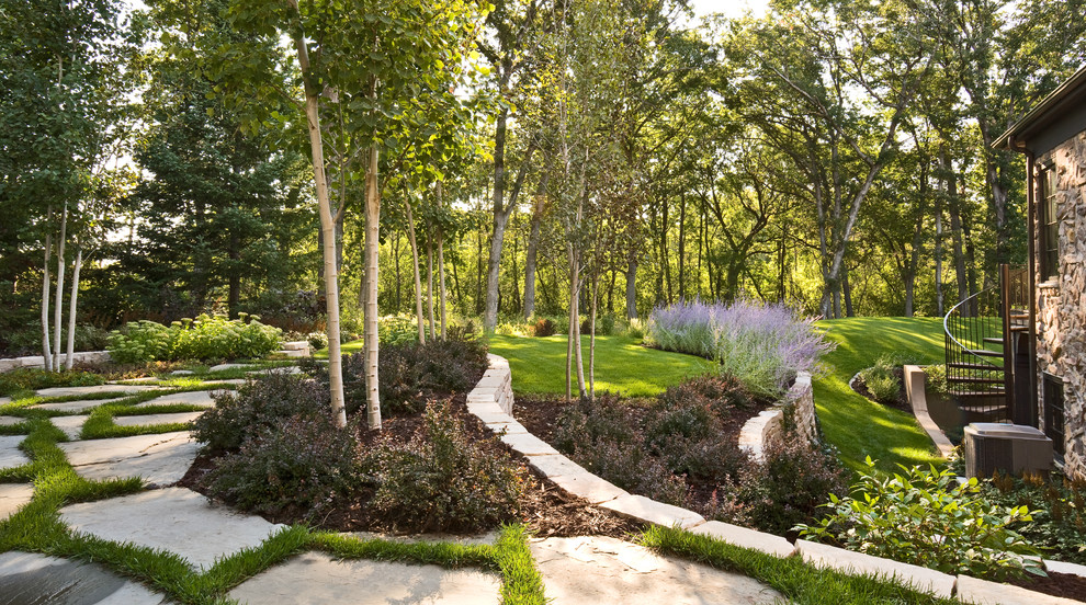 Foto di un giardino design con un muro di contenimento