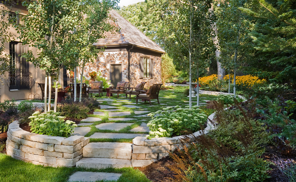 Photo of a contemporary landscaping in Minneapolis.