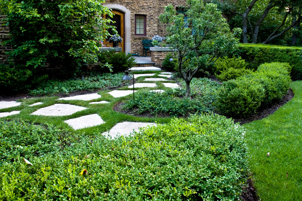 Inspiration for a large traditional full sun backyard stone landscaping in Chicago for summer.